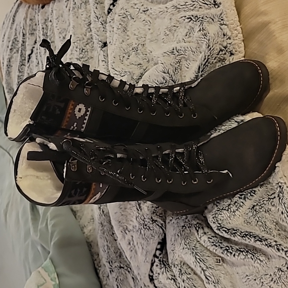 Boots - Picture 4 of 4